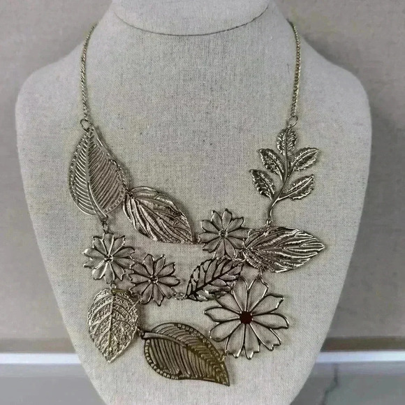 Gold  Floral Necklace - Picture 1 of 4